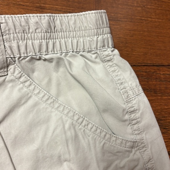 Ladies Columbia Sportswear Khaki Shorts Size Large - Picture 3 of 7